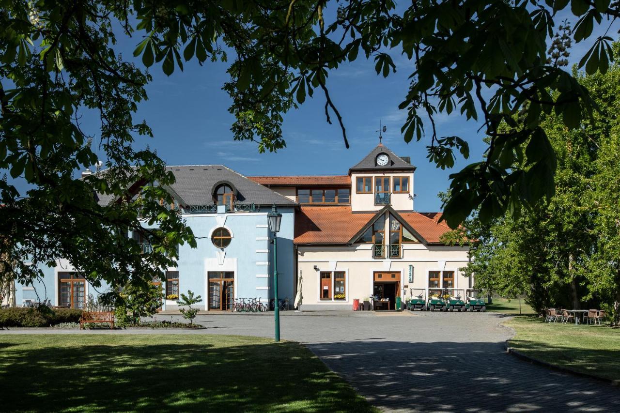 Darovansky Dvur - Wellness & Golf Hotel Břasy Exterior foto