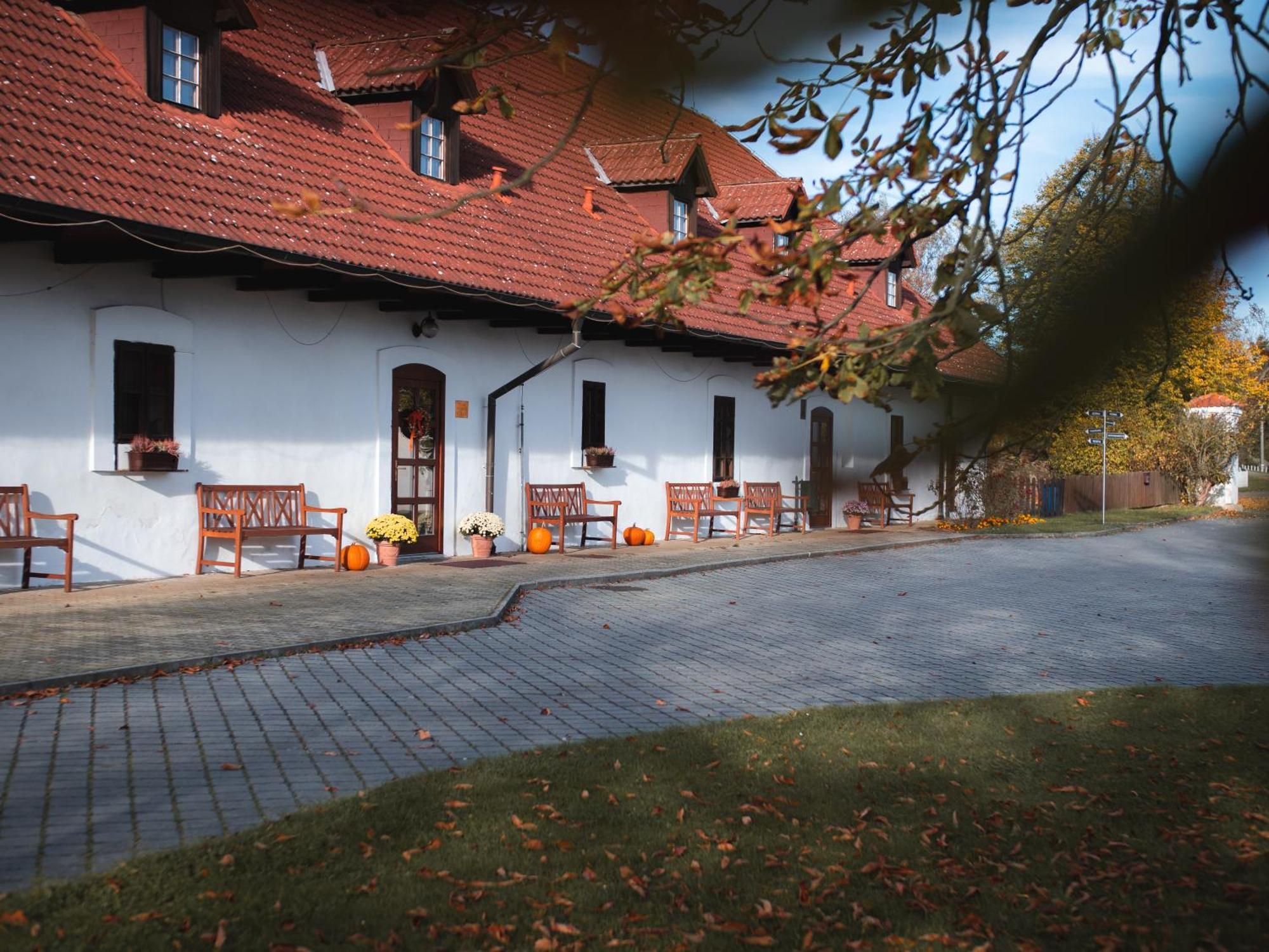 Darovansky Dvur - Wellness & Golf Hotel Břasy Exterior foto